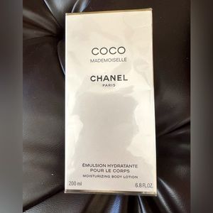 NEW in sealed package CHANEL
COCO MADEMOISELLE Emulsion Hydratante 6.8 oz Lotion